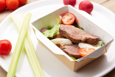 Sağlıklı gıda: haşlanmış yumurta, et 