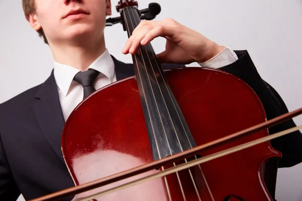 Jovem com violoncelo — Fotografia de Stock