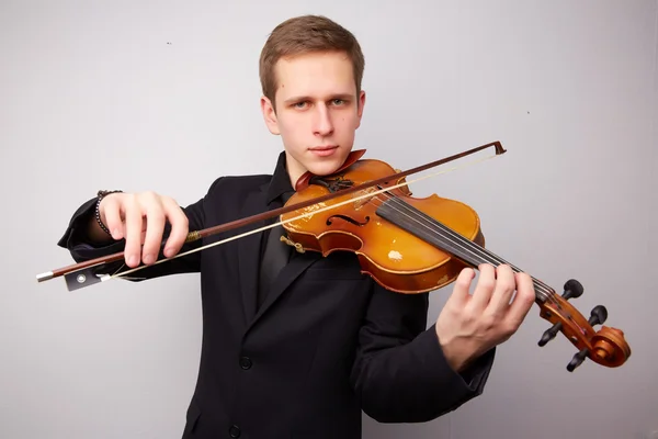 Homem com violino vintage — Fotografia de Stock