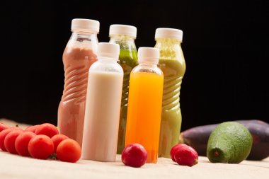 şişe suları ve sebze smoothies 
