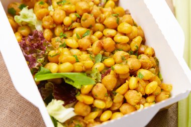 fasulye ve sebze ile kurkuma