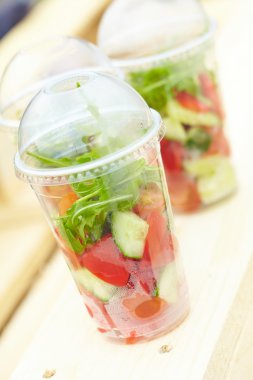 bardak paket servisi olan restoran salata