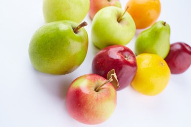 çeşitli taze çiğ meyve