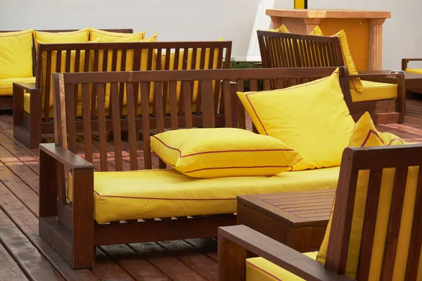 Tables, benches at outdoor cafe — Stock Photo, Image