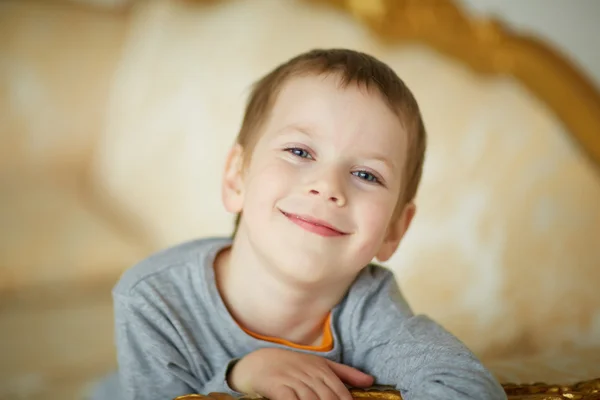 Mooie jongen lachend — Stockfoto