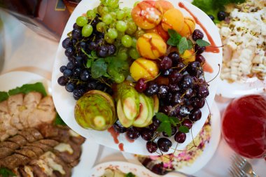 meyve tatlı plaka üzerinde