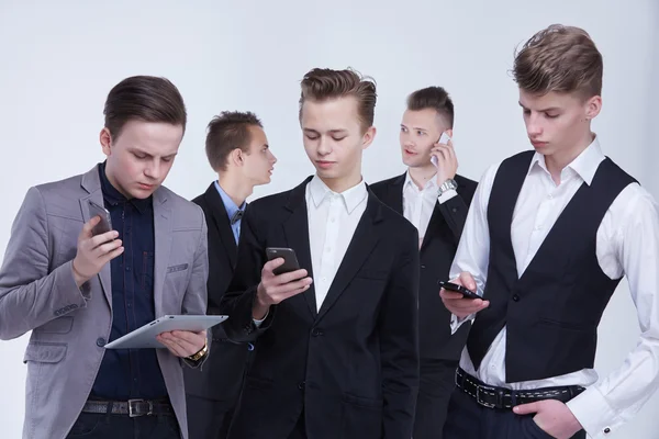Jóvenes empresarios en la reunión — Foto de Stock