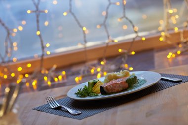 sebzeli somon bifteği