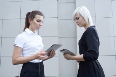 becerikli alet ile güzel iş kadınları