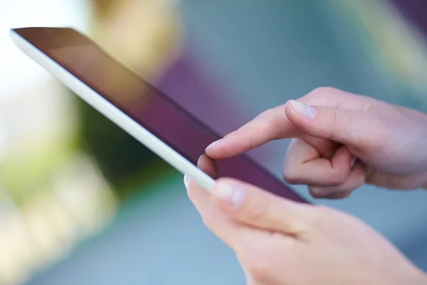 Girl using tablet — Stock Photo, Image