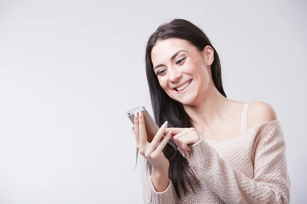 Mulher com telefone celular — Fotografia de Stock