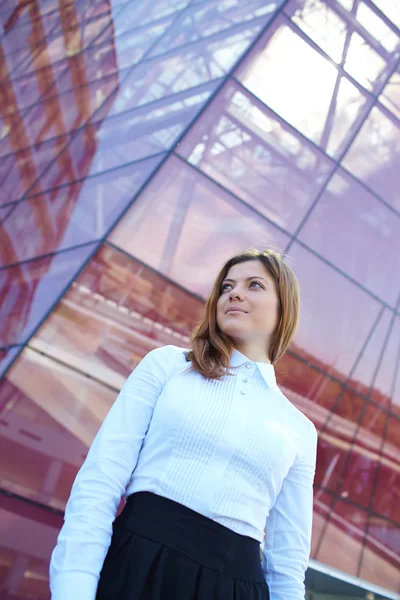 Joven mujer sonriendo — Foto de Stock