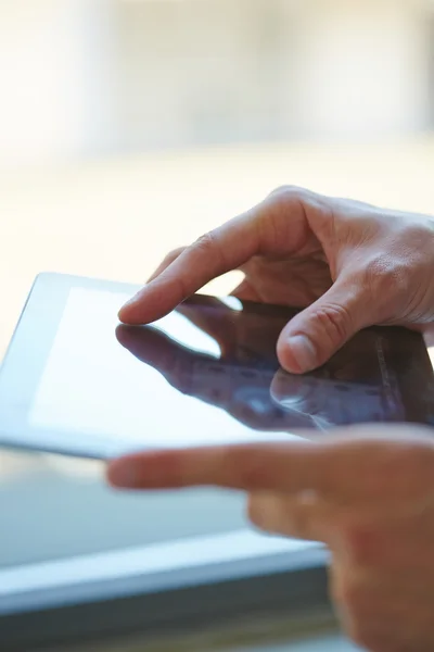 Male hands holding tablet — Stock Photo, Image