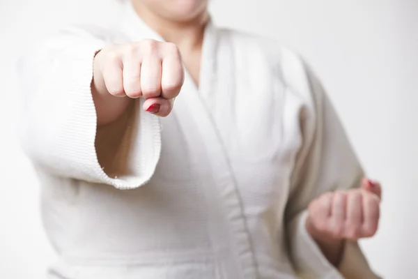 Mujer de pie en kimono — Foto de Stock