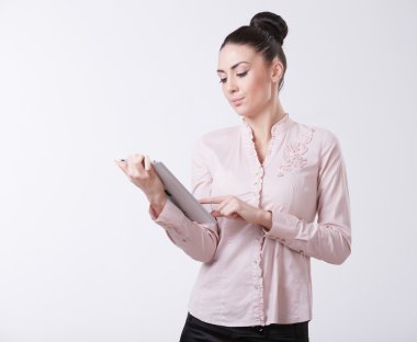 tablet pc ile güzel kadın