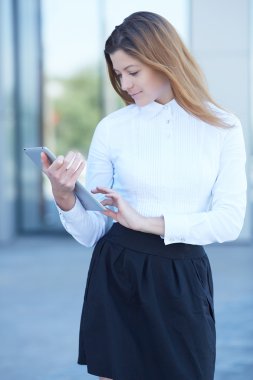 tablet pc ile güzel kız