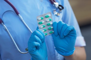 Doktor ilaç kapsül holding