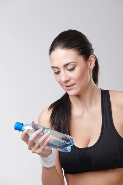 Sportowy kobieta z butelka wody — Zdjęcie stockowe