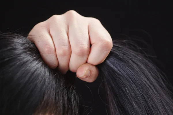 Donna con lunghi capelli neri — Foto Stock