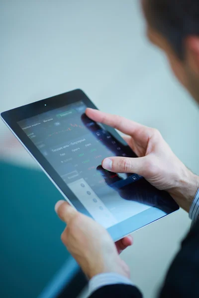 Om de afaceri cu tabletă digitală Imagine de stoc
