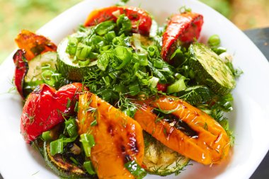 ile ızgara tatlı biber çanak