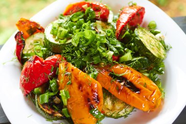 ile ızgara tatlı biber çanak