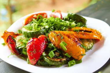 ile ızgara tatlı biber çanak