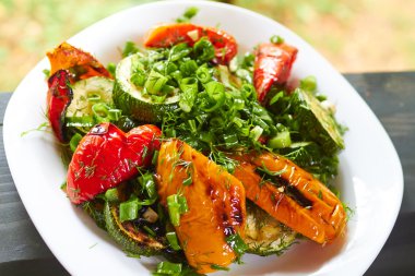 ile ızgara tatlı biber çanak