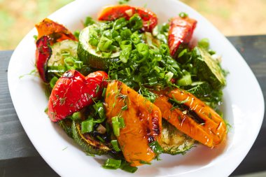 ile ızgara tatlı biber çanak