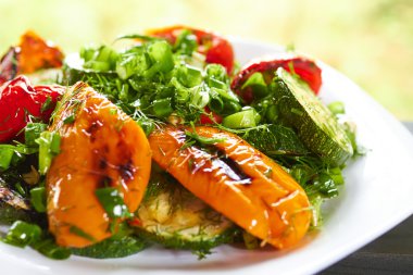 ile ızgara tatlı biber çanak