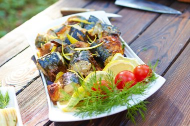 ateşe kavrulmuş balık