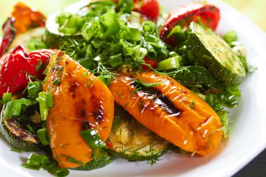 ile ızgara tatlı biber çanak