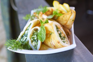 Yangın dolması kalamar kavrulmuş