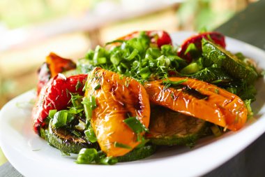 ile ızgara tatlı biber çanak