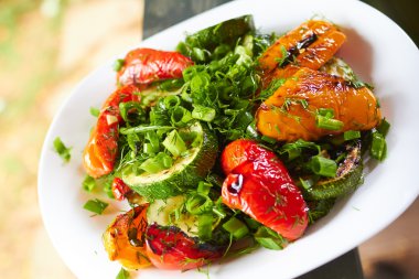 ile ızgara tatlı biber çanak