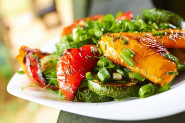 ile ızgara tatlı biber çanak