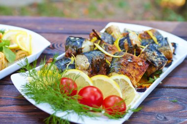 ateşe kavrulmuş balık