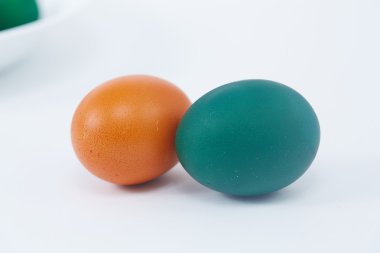 İki Paskalya yumurtası