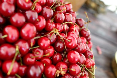 ile taze kiraz yemek