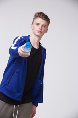 yakışıklı adam spor giyim