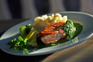 sebzeli kırmızı balık