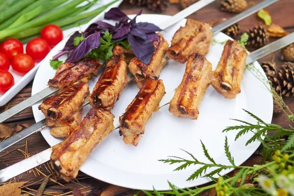 Grillspett med grillade revben — Stockfoto