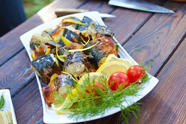 ateşe kavrulmuş balık