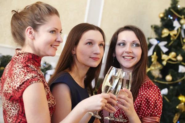 Mujeres con copas de champán — Foto de Stock