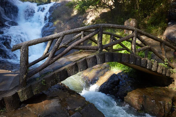 Brug van logboeken over de stream — Stockfoto