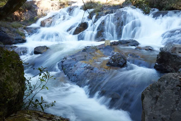 Wasserfall im Wald von Vietnam — Stockfoto