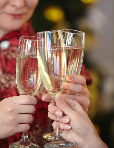 Donne con bicchieri di champagne — Foto Stock