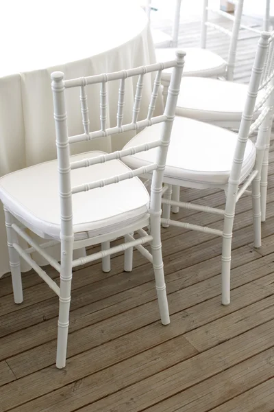 White chairs in restaurant — Stock Photo, Image