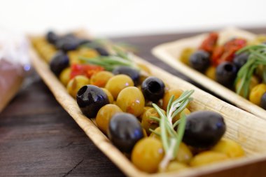 Siyah ve yeşil zeytin