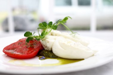 meze ile domates ve peynir, bufalo